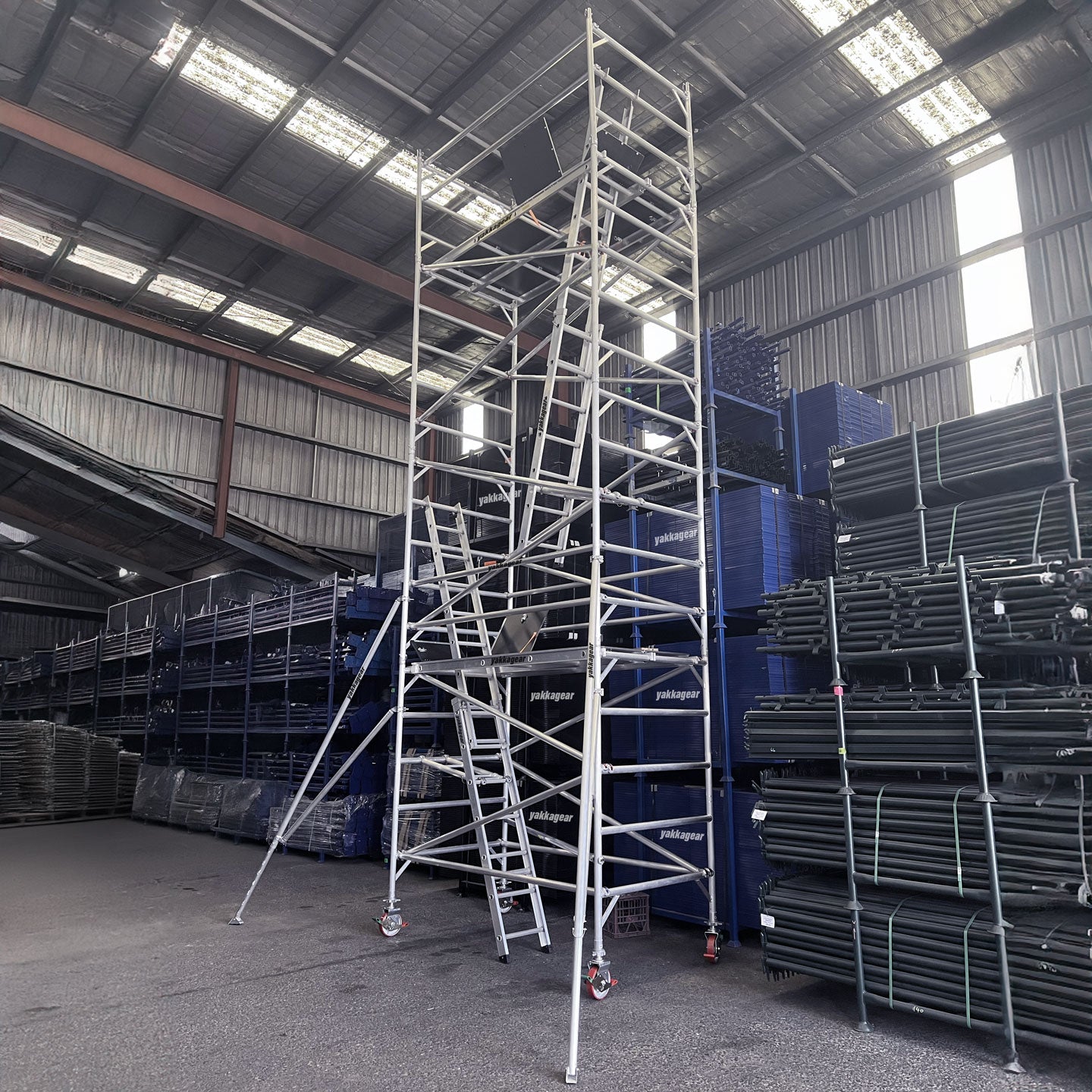8.6m Reach (6.6m Platform) Aluminium Wide Mobile Scaffolding 2.5m x 1.3m | Yakka Gear - warehouse demonstration - right