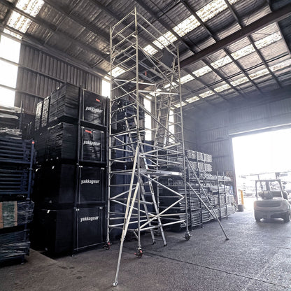 8.6m Reach (6.6m Platform) Aluminium Wide Mobile Scaffolding 2.5m x 1.3m | Yakka Gear - warehouse demonstration - left